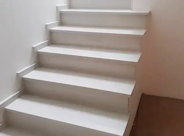 Ile kosztują schody z konglomeratu? Poznaj ukryte koszty i ceny