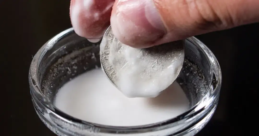 Czym czyścić srebrne monety, aby ich nie uszkodzić i zachować wartość?