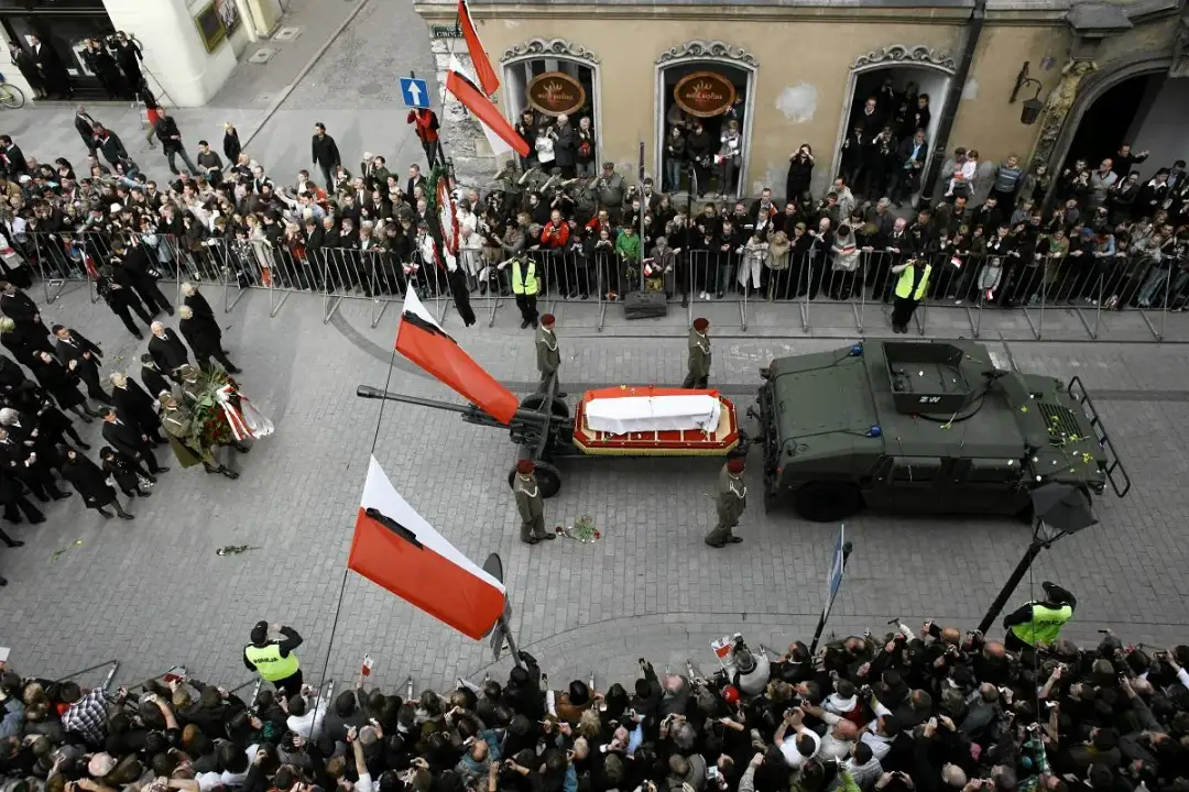 Kto był na pogrzebie Kaczyńskiego? Zaskakujące absencje i obecność dignitarzy