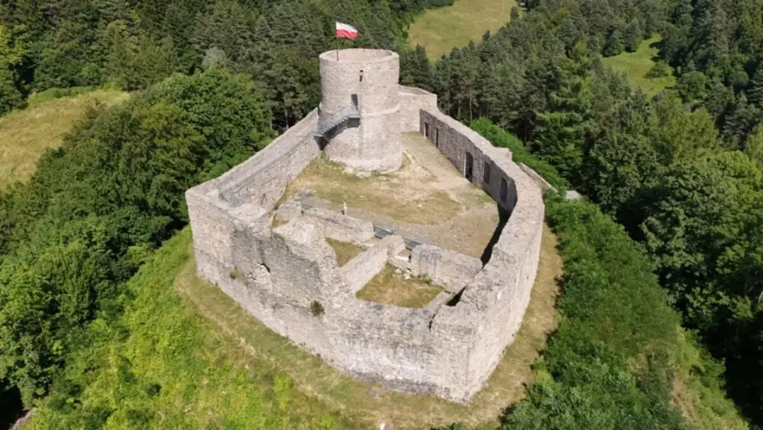Zamek w Rytrze cennik: dlaczego zwiedzanie ruin jest bezpłatne?