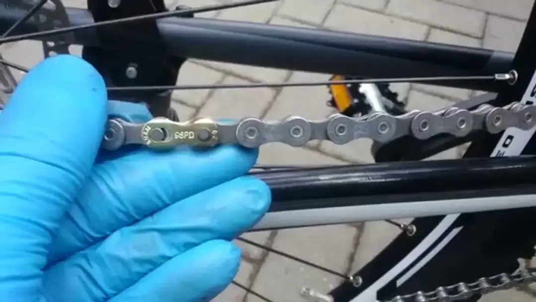 Jak prawidłowo założyć spinkę do łańcucha motocyklowego i uniknąć problemów