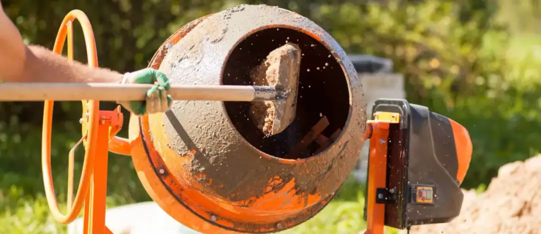 Ile waży betoniarka? Kluczowe informacje o wadze i mobilności