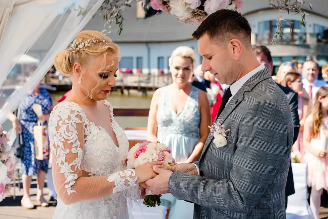 Jakie dokumenty są potrzebne do ślubu cywilnego? Uniknij problemów!