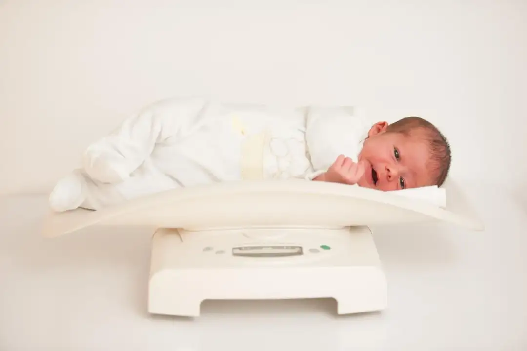 Ile kilogramów spada po porodzie? Zaskakujące fakty o utracie wagi