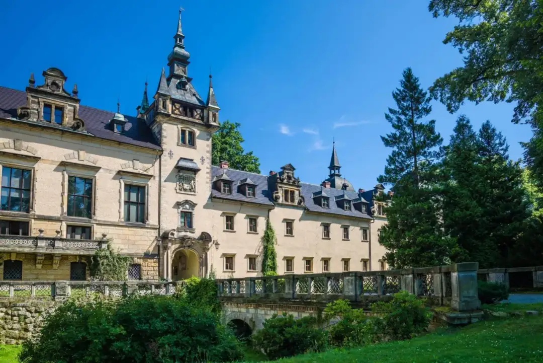 Nocleg w zamku - Jak wybrać idealny hotel i na co uważać?