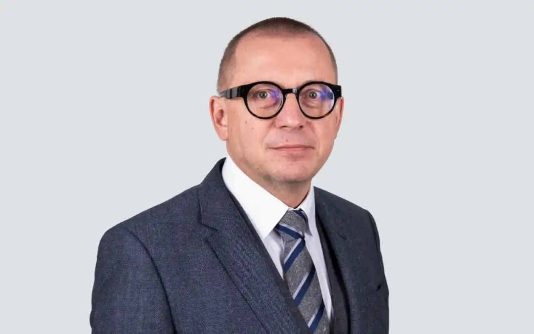 Jacek Olszewski kim jest z zawodu - poznaj jego specjalizację prawną