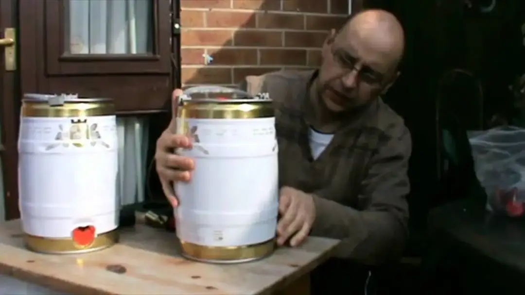 Jak lać piwo z beczki 5l, aby uniknąć nadmiernej piany i błędów