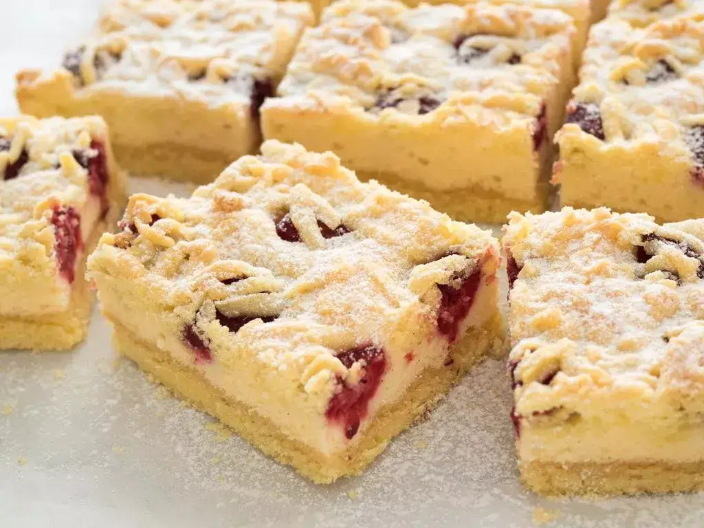 Pyszne kruche ciasto z malinami - sprawdzone przepisy na deser