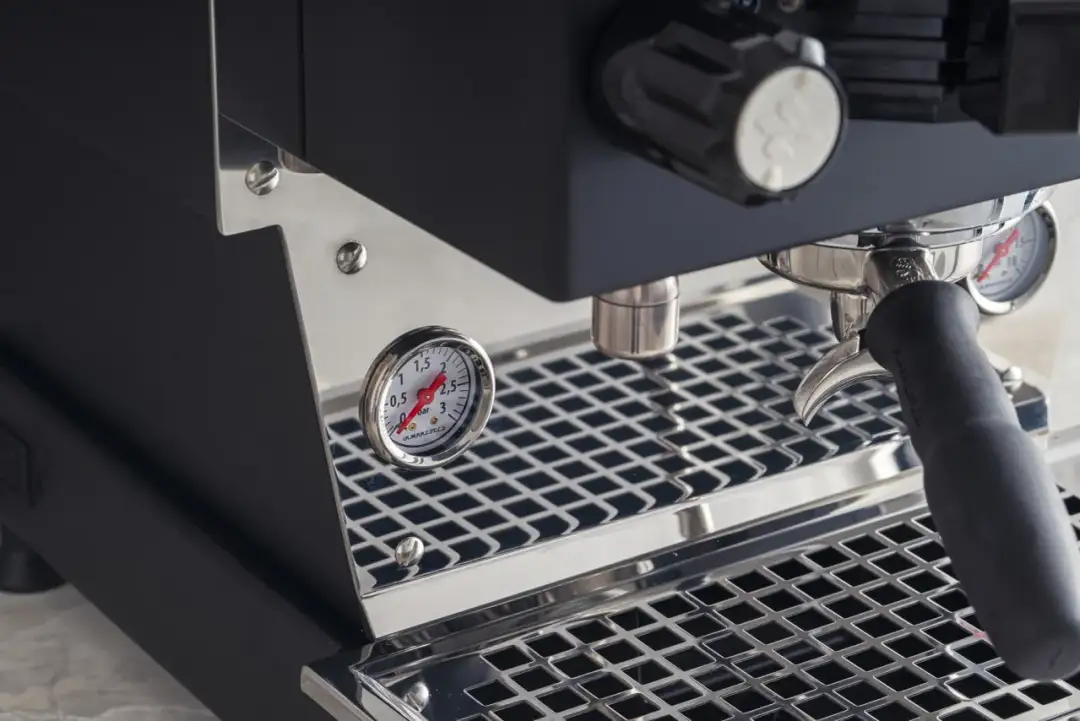 Ekspres do kawy 15 czy 19 bar - który wybór zapewni lepszy smak?