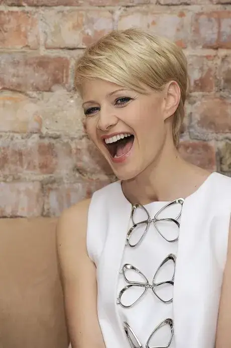 Fryzura Kożuchowskiej: jak obciąć włosy w domu - 7 kroków