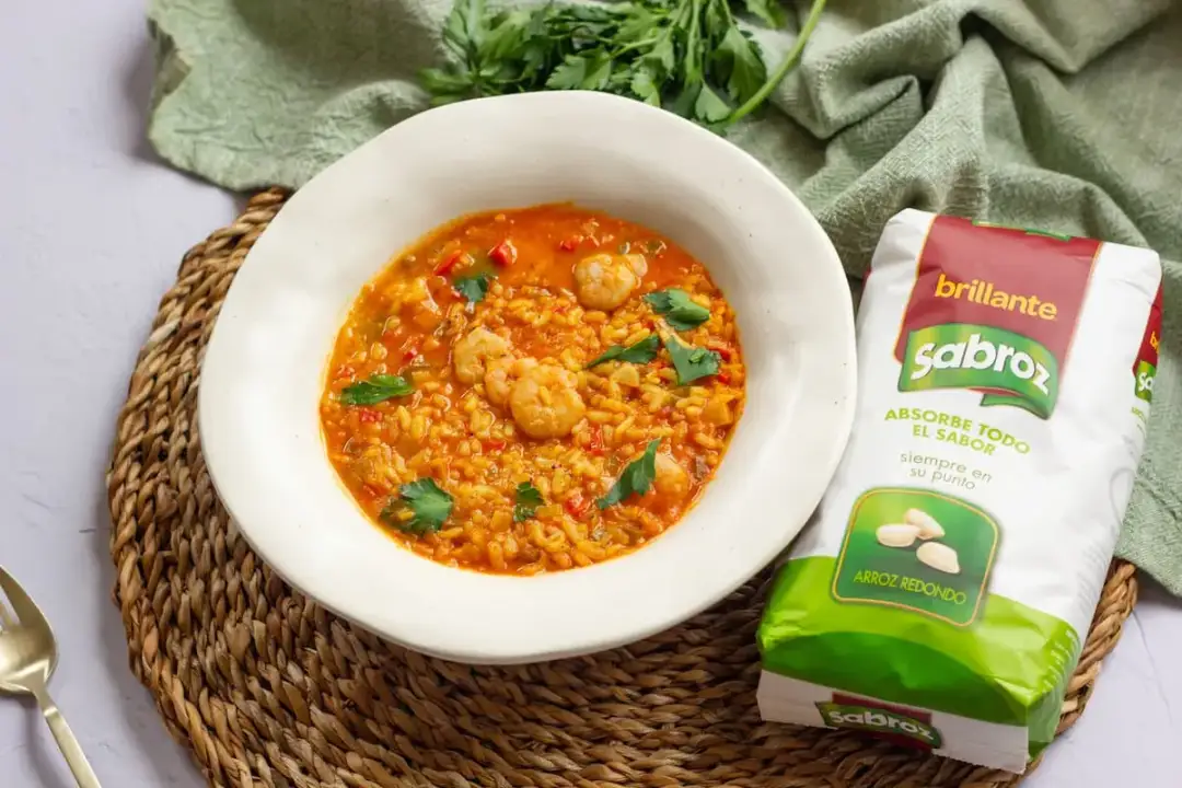 Receta fácil de arroz caldoso con gambas que sorprenderá a todos