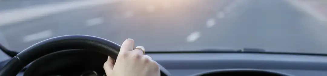 Jak dojechać na lotnisko w Katowicach z dworca PKP - najlepsze opcje transportu