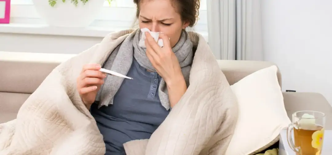 Czy miód pomaga na ból gardła? Odkryj jego skuteczność i zastosowanie