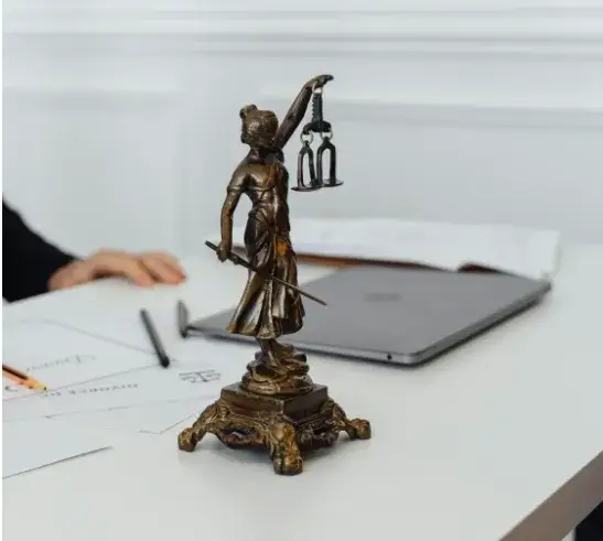 Spory sąsiedzkie w Katowicach – jak skutecznie rozwiązać konflikt o granice działki czy hałas?