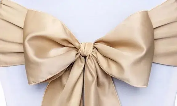 Jak ozdobić krzesła na komunię – 10 kreatywnych pomysłów na dekorację