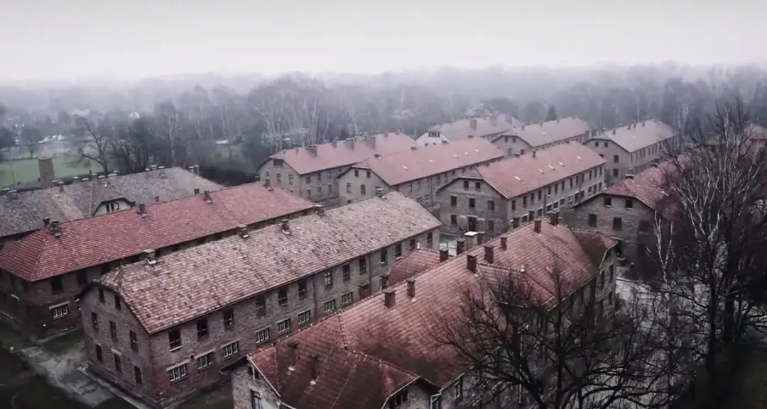 Auschwitz z lotu ptaka - szokujące zdjęcia obozu koncentracyjnego