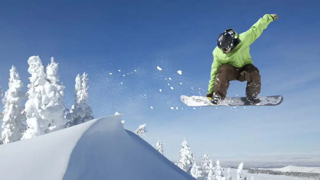 Freeride snowboard co to znaczy? Odkryj jego tajemnice i styl jazdy