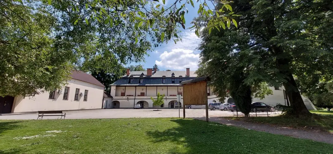 Zamek w Kończycach Małych: Odkryj renesansowy skarb Śląska!