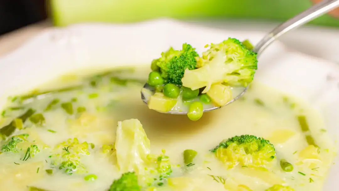 Czym doprawić zupę jarzynową, aby uzyskać wyjątkowy smak?