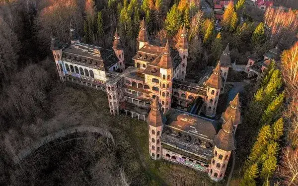 Zamek w Łapalicach właściciel Piotr Kazimierczak i jego plany rozwoju