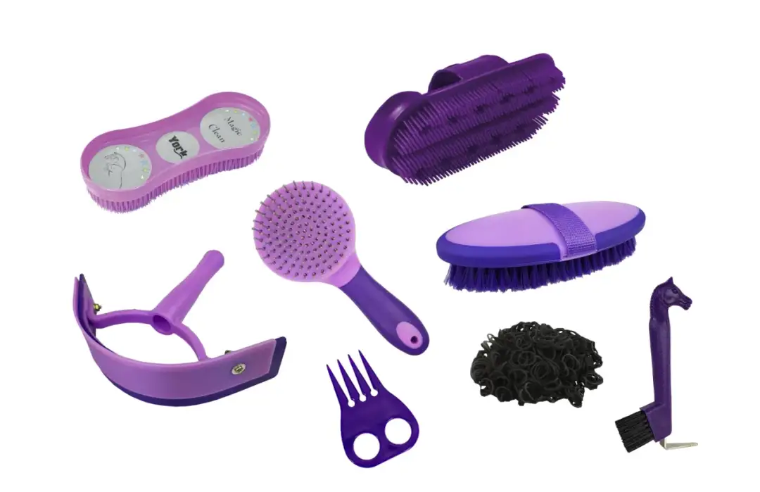 Jak się nazywa szczotka do czyszczenia konia? Poznaj różne rodzaje