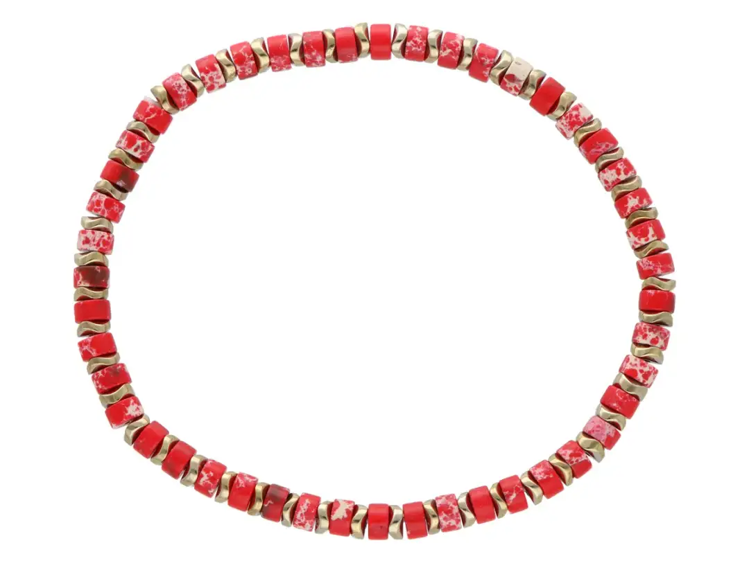 Czerwona bransoletka męska co oznacza? Odkryj jej ukryte znaczenie