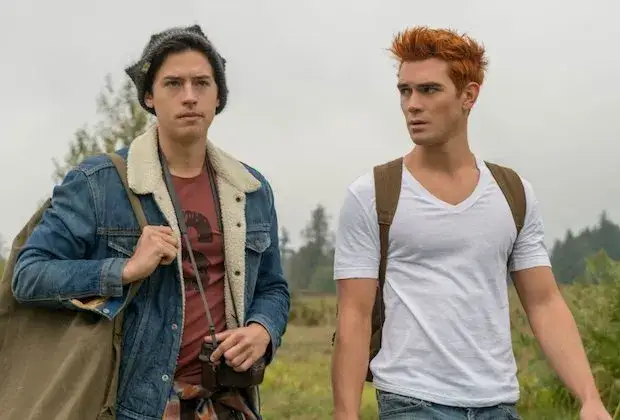 Riverdale i jego pierwszy sezon: Tajemnice, romanse i mroczne sekrety