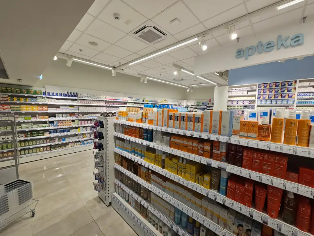 Czy na lotnisku Chopina jest apteka? Sprawdź lokalizację i godziny otwarcia!