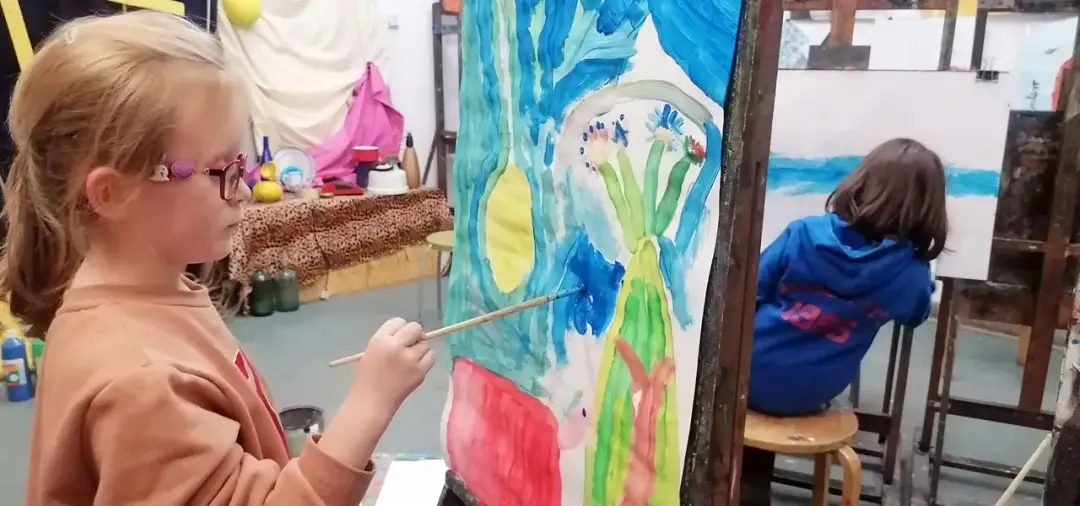 Zajęcia plastyczne dla dzieci: Jak wybrać i ile kosztują?