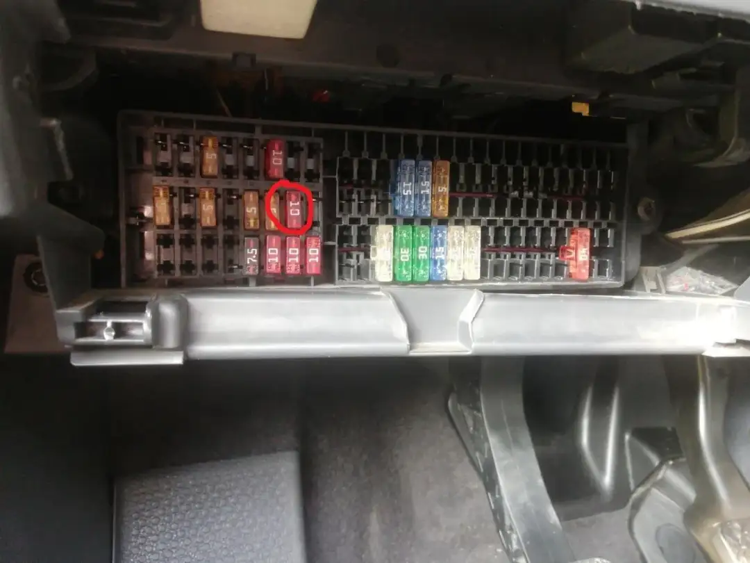 Golf 5 bezpieczniki - opis. Coś nie działa? Zanim do mechanika