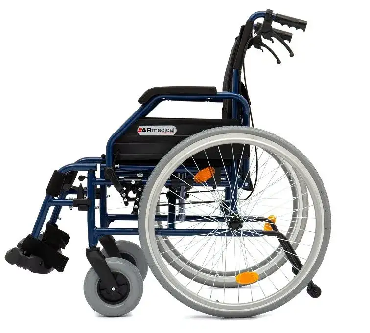 Wózek inwalidzki: pełne koła czy pompowane – co wybrać, aby zaoszczędzić?