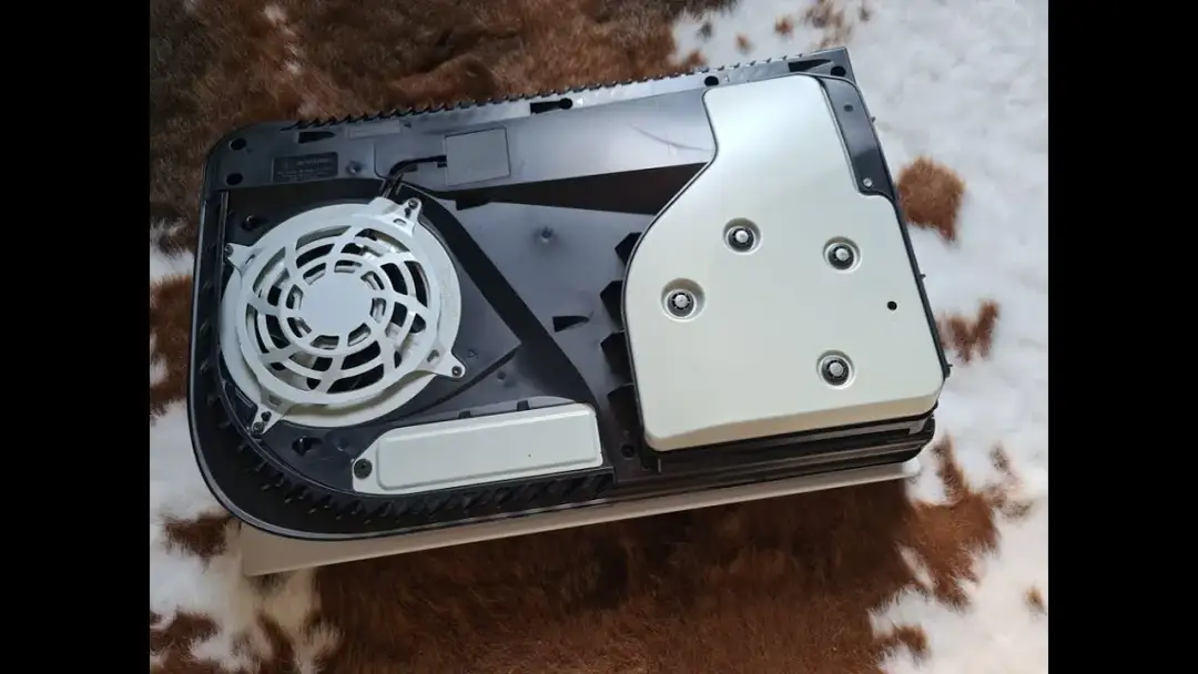 Jak otworzyć PS5 bez ryzyka uszkodzenia konsoli i zyskać dostęp do wnętrza