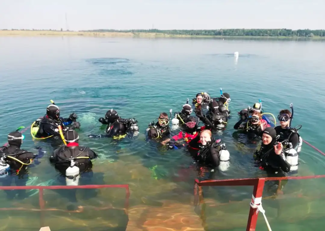Nurkowanie w jeziorze budzisławskim: odkryj podwodne skarby i atrakcje
