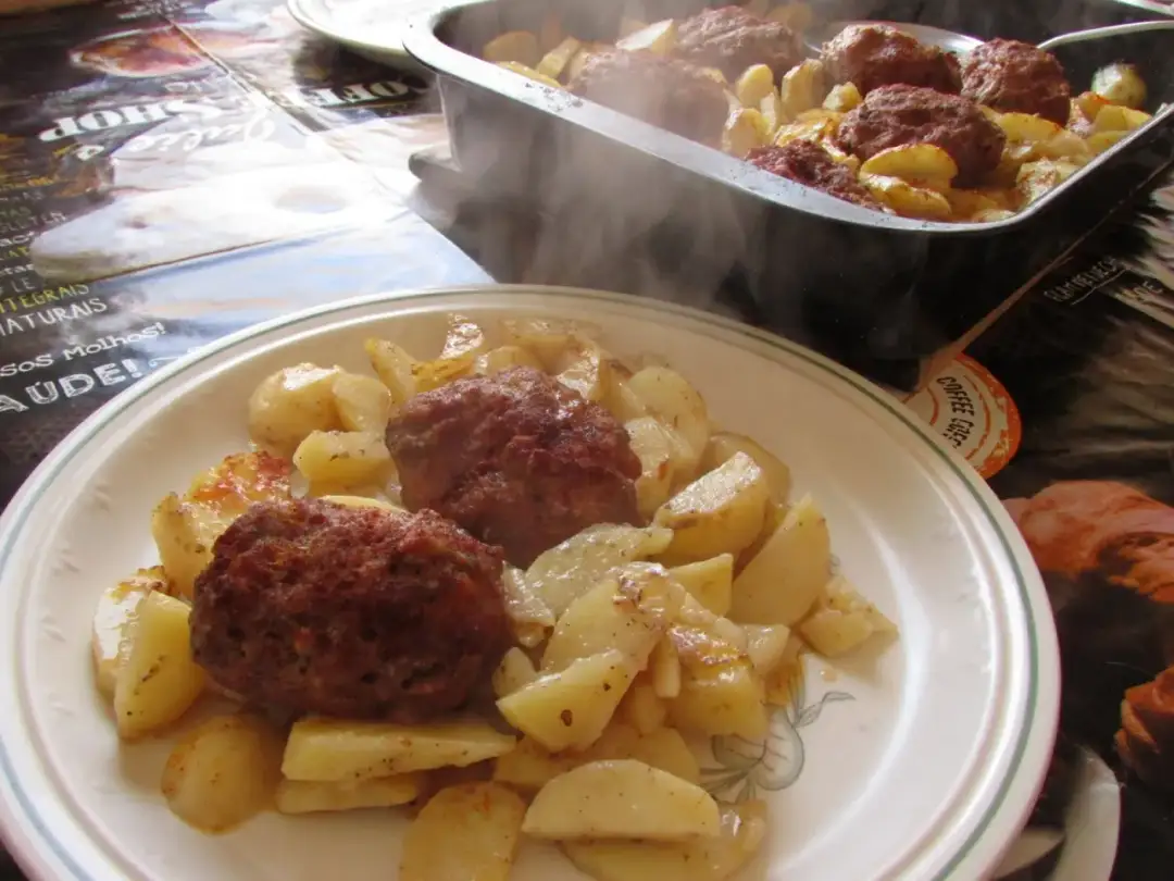 Ile piec burgery w piekarniku? Prosty przepis na soczyste burgery z indyka