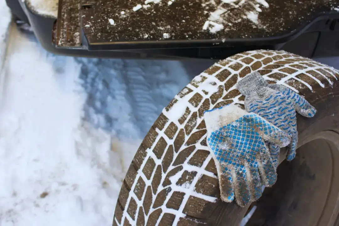 Kiedy zmienić opony zimowe na letnie? Sprawdź, zanim stracisz!