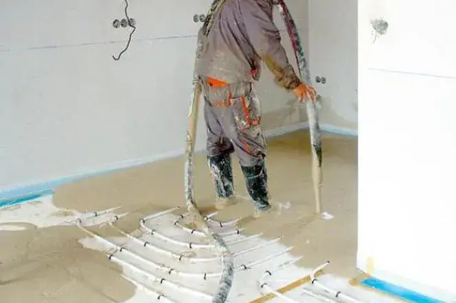 Ile schnie wylewka na ogrzewaniu podłogowym? Sprawdź, zanim zaczniesz!