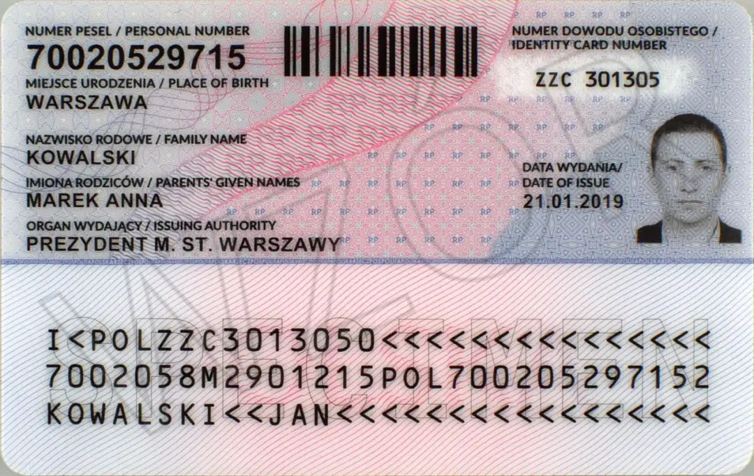 Dowód osobisty: Wszystko, co musisz wiedzieć! Termin ważności, zawarte dane, kroki do wyrobienia i złożenia wniosku.