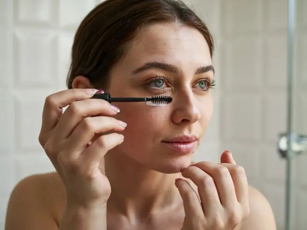 Olejek rycynowy na rzęsy: Jak stosować dla efektu WOW? Poradnik