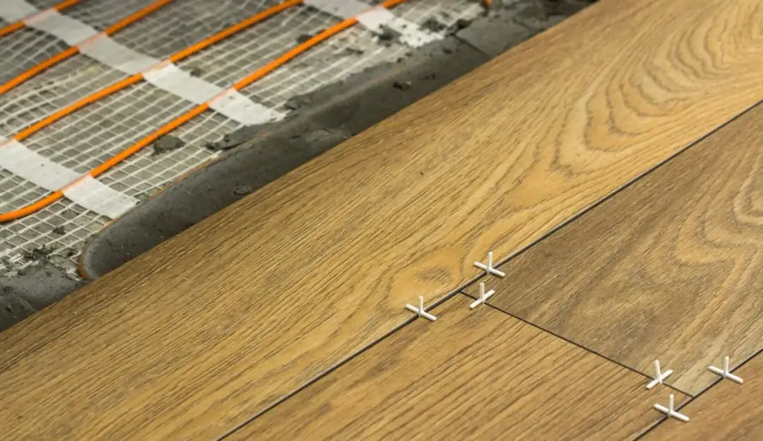 Podłogówka w salonie 30m2 - 2 czy 3 pętle? Sprawdź!