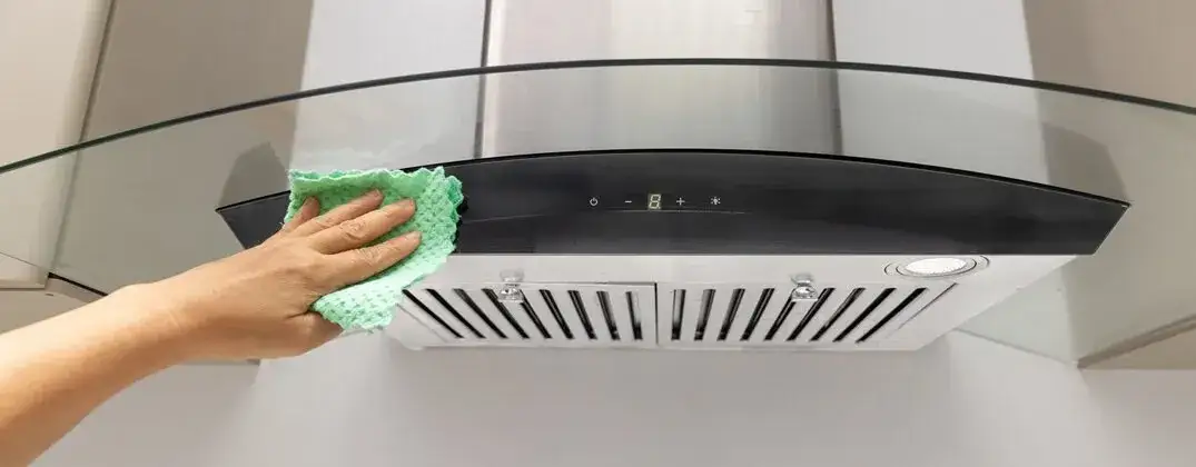 Jak wyczyścić okap? Skuteczny poradnik czyszczenia filtrów i obudowy