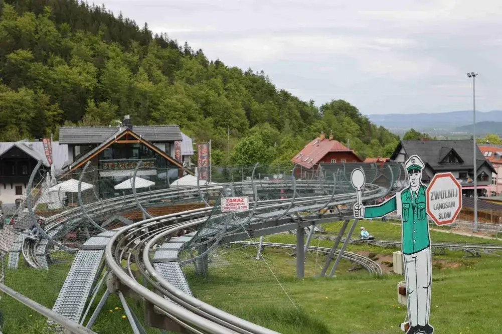 Atrakcje blisko Łodzi, które zaskoczą Cię na weekendowej wycieczce