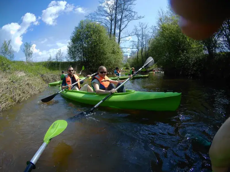 Spływy kajakowe na Wełnie – najlepsze trasy i wynajem sprzętu