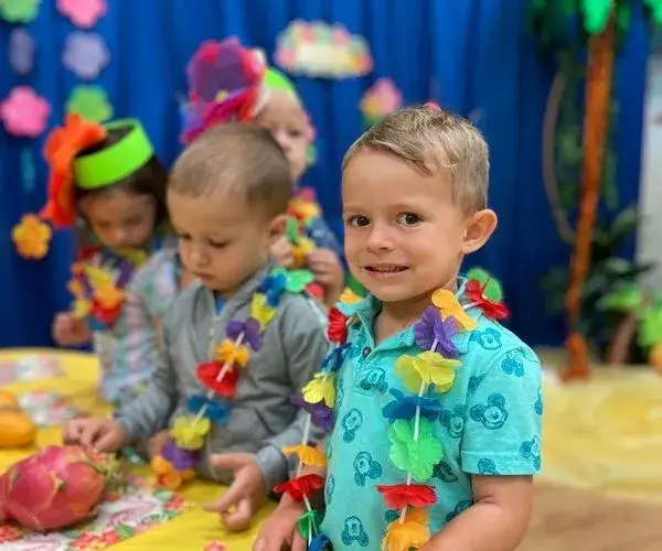 Jak zrobić strój hawajski dla chłopca – kreatywne pomysły i instrukcje