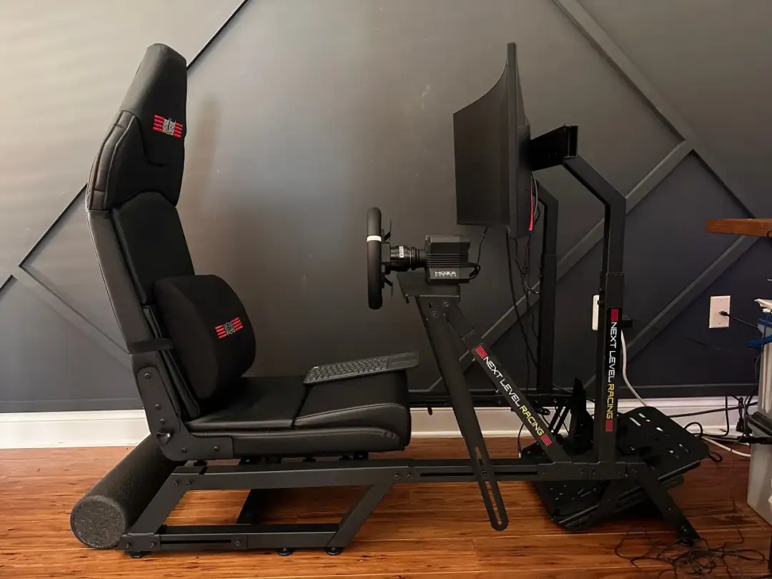 Monitor płaski czy zakrzywiony – co wybrać dla lepszej wydajności?