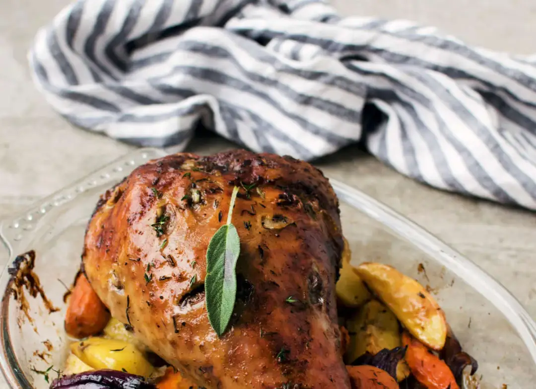 Jakie surówki do udźca z indyka? Sprawdź najlepsze propozycje!