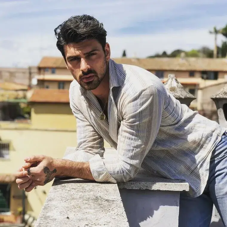 Ile ma lat Massimo z 365 dni? Zaskakujący wiek aktora!