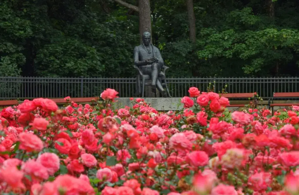 Opinogóra atrakcje: odkryj nieznane skarby romantycznego parku