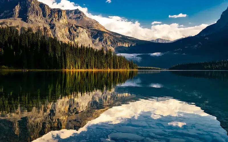 Kanadyjskie jeziora: Górne, Huron i dzikie giganty północy odkryj je!