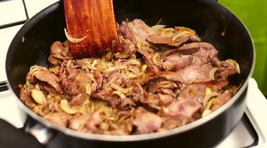 Jak smażyć wątróbkę drobiową aby była chrupiąca i smaczna? 7 sposobów na pyszną smażoną wątróbkę