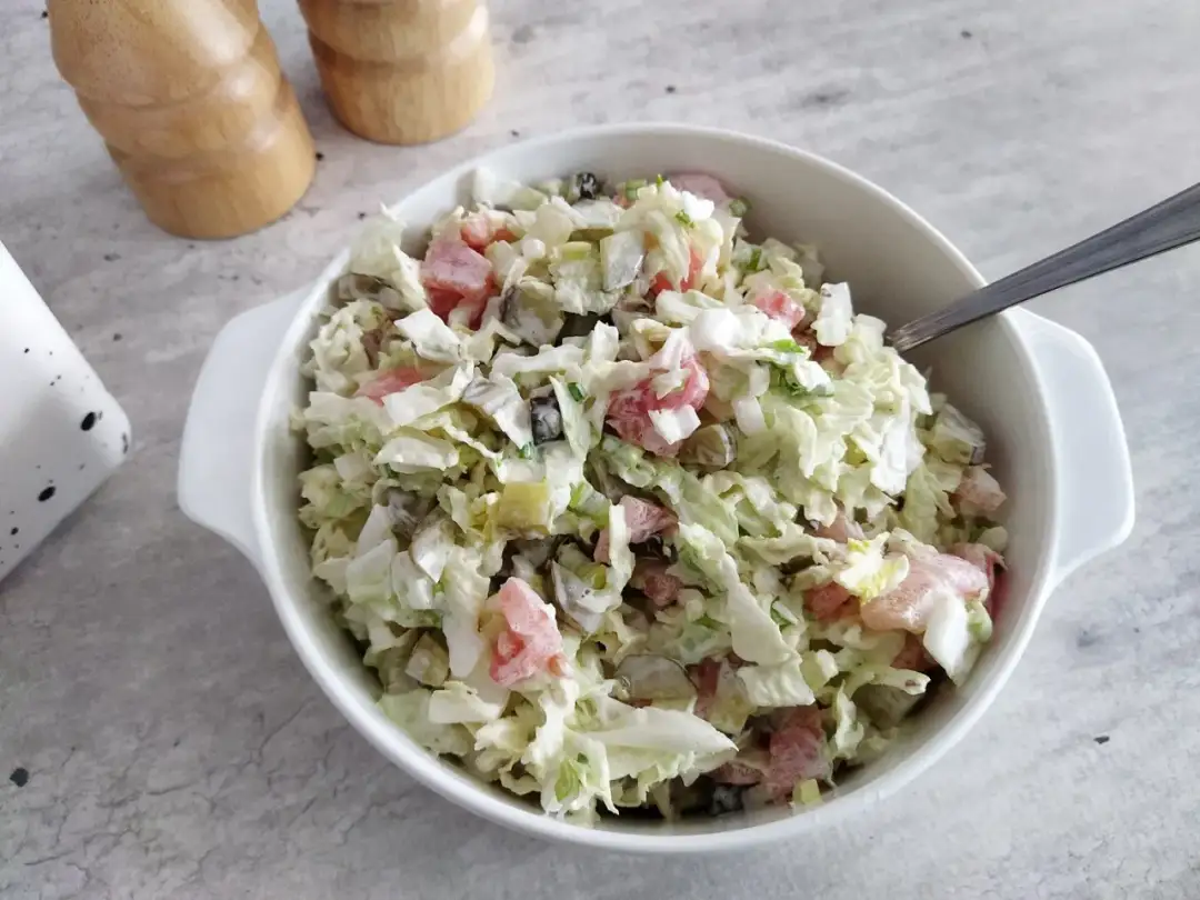 Jak zrobić surówkę z kapusty pekińskiej, która zachwyci smakiem